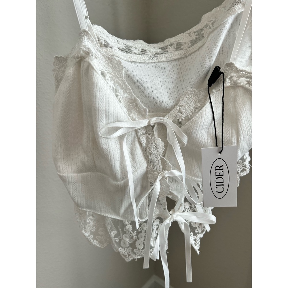 Cider Tie Front Lace Crop Top - Picture 6 of 6